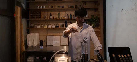 鉱石から温泉成分を抽出・濃縮